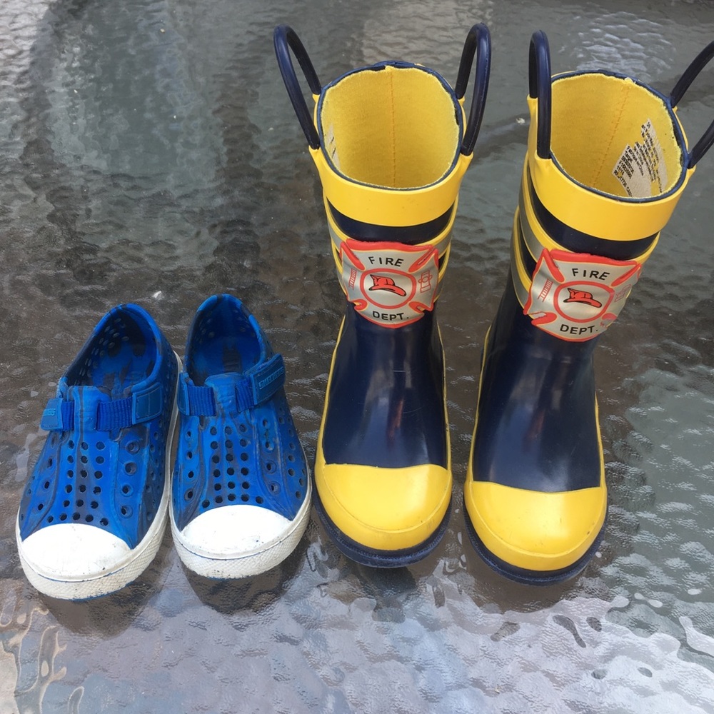 2 pairs of toddler shoes